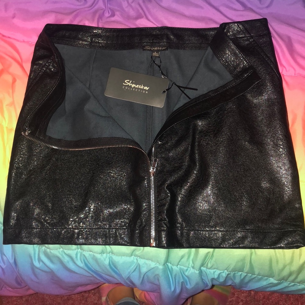 Black fake leather zip up mini skirt